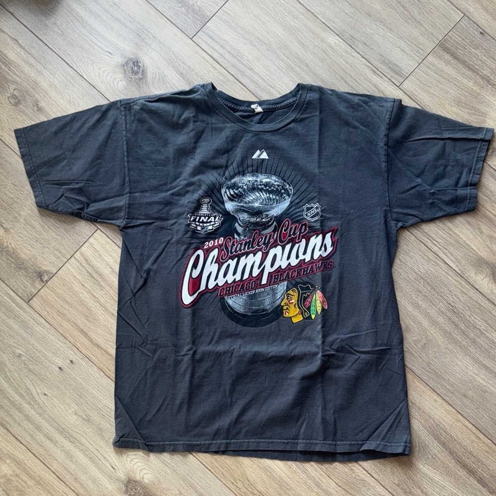 CHICAGO BLACKHAWKS NHL 2010 Stanley Cup Champions Official Locker Room Edition